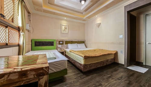 Room (Twin (healthy loess room))