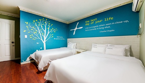 Room (Twin)