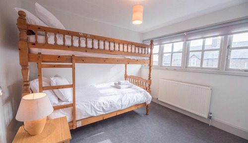 Casa (Multiple Bedrooms)