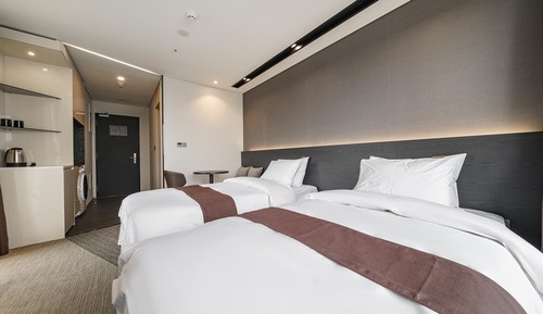 Habitación familiar con 2 camas individuales
