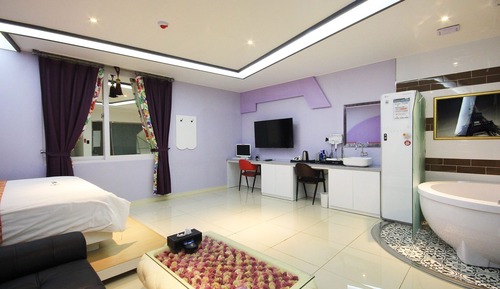 Room (VIP (1st floor 1st week))