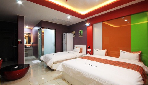 Room (Sweet Twin (double + single bad))