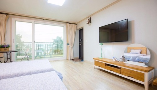 Room (No 101 (1F))
