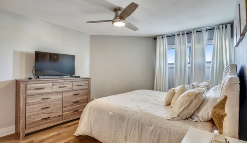 Apartamento, 2 habitaciones, balcón, vistas al mar (705 W)