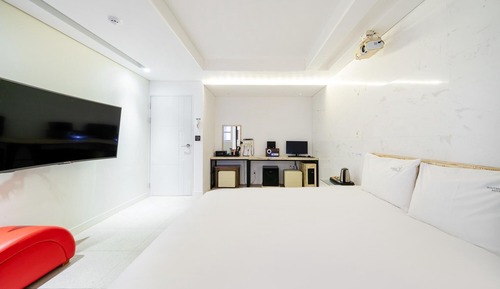 Room (VIP (Ocean View Netflix installation))