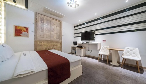 Room (Hollywood Double (cancellation not po)