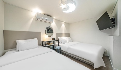 Room (Suite (parking required in advance))