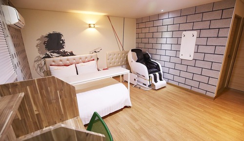 Room (Double bed (65 inch TV + massage chai)