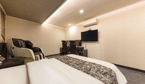 Room (VIP massage (Netflix/PUBG 2PC availab)