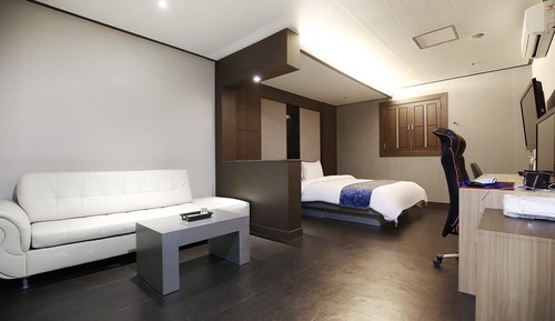 Room (Deluxe (Netflix available))