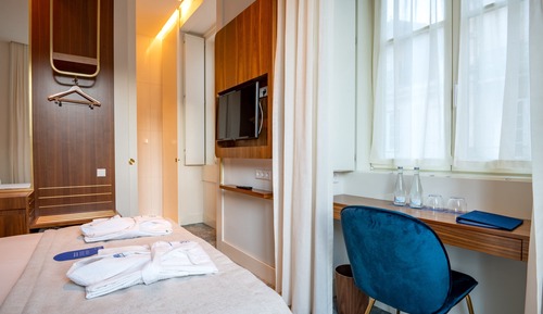 Habitación familiar con 1 cama doble o 2 individuales, vistas a la ciudad