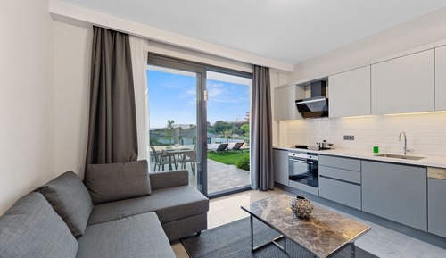 Suite superior, acceso a la piscina