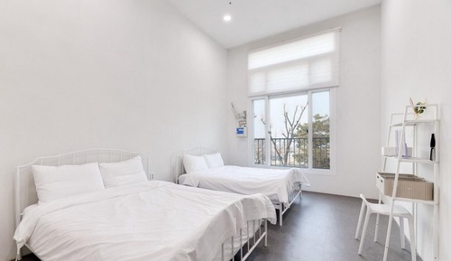 Room (8-person two-room No 303)