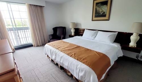 Queen Suite 2nd Floor