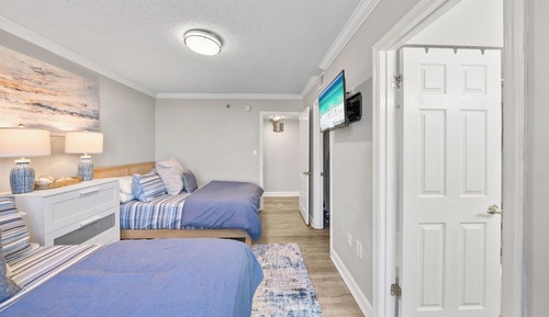 Apartamento, varias camas, piscina privada, vistas a la playa