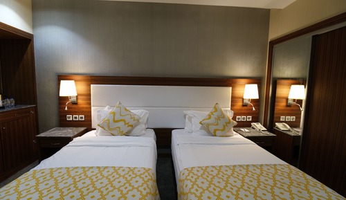 Habitación básica con 2 camas individuales