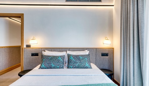 Luxury Suite with Sea and Castle View