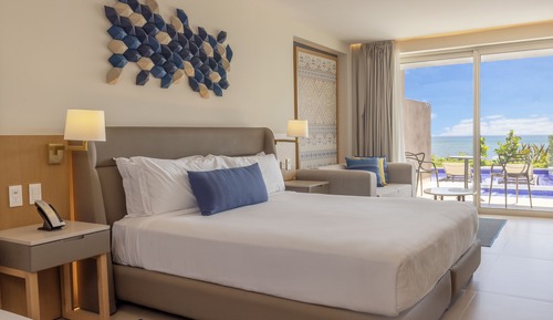 Luxury Junior Suite Ocean Front Swim Out Diamond Club