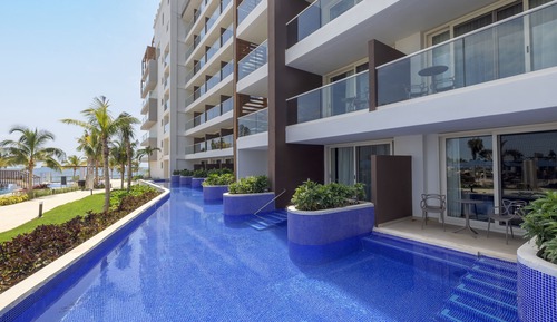 Luxury Junior Suite Swim Out