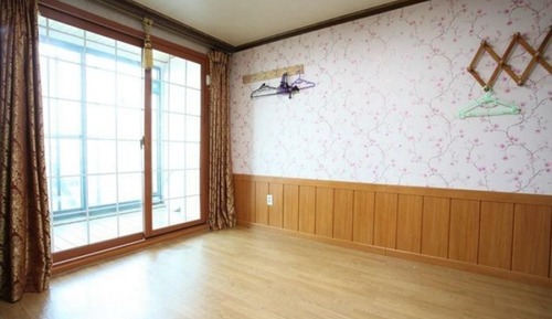 Room (Room 306 (Ondol Room))