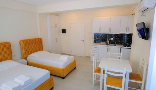 Habitación triple, balcón