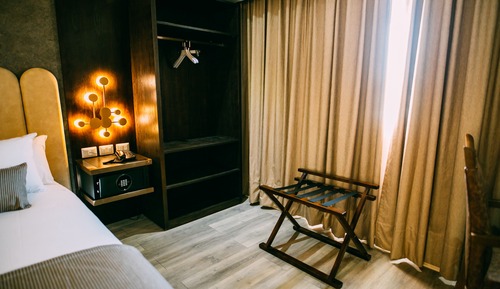 Habitación, 1 cama de matrimonio grande, vistas a la ciudad