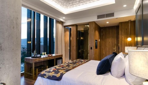 Corner King Suite High Floor