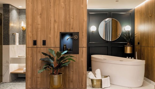 King Suite with Spa Bath