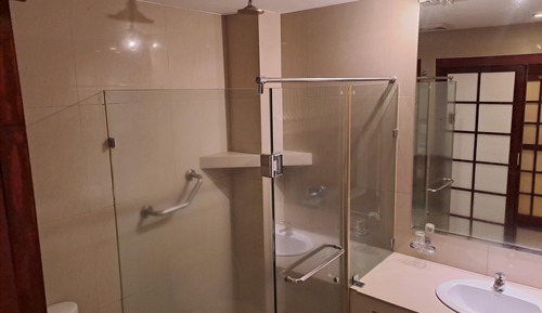 Habitación, balcón, vistas a la piscina