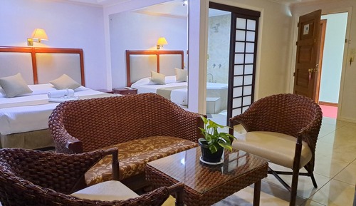 Habitación, 1 cama de matrimonio grande, bañera de hidromasaje