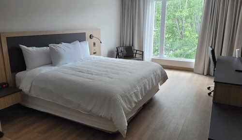 Habitación superior, 1 cama de matrimonio grande, vistas a la ciudad