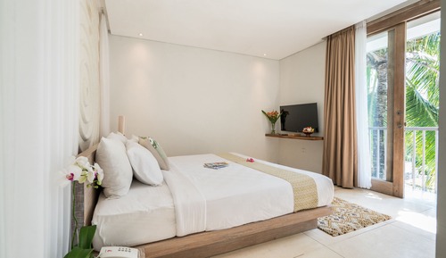 Habitación superior con 1 cama doble o 2 individuales, balcón (Qadma)