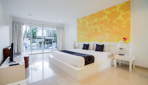 Habitación doble superior, acceso a la piscina