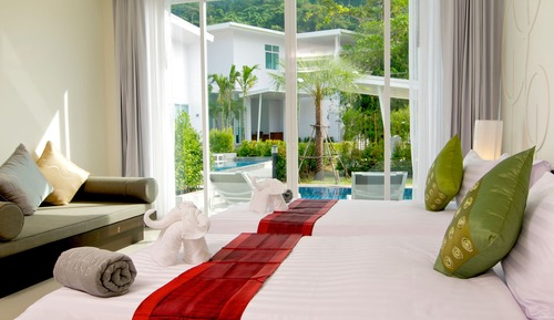 Habitación Deluxe, acceso a la piscina