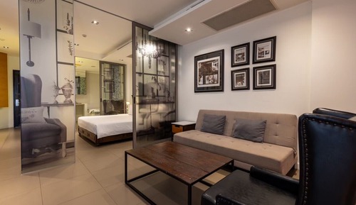 Club Suite King Bed