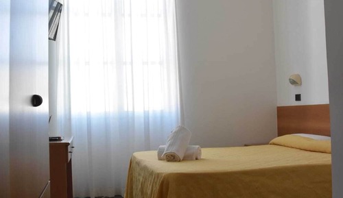 Habitación clásica con 1 cama doble o 2 individuales, 1 cama doble o 2 individuales
