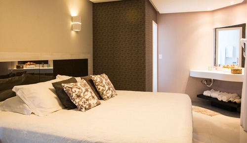 Suite, bañera de hidromasaje, vistas al mar