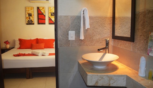 Estudio junior, 1 cama de matrimonio grande, en edificio anexo