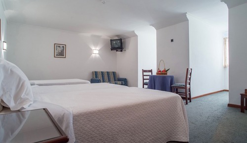 Habitación triple básica, baño privado