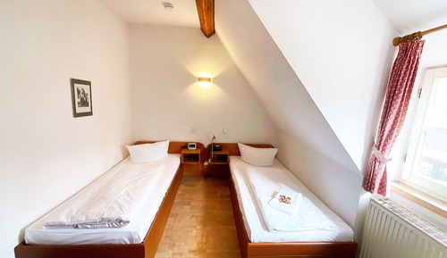 Habitación estándar con 2 camas individuales, baño privado