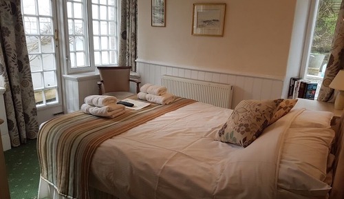 Habitación doble, baño privado (Ground Floor)