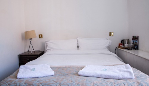 Habitación individual, baño compartido