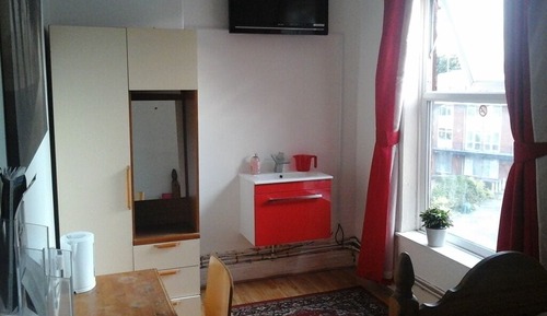 Habitación individual, baño compartido