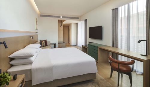 Habitación, 1 cama de matrimonio grande con sofá cama, en esquina