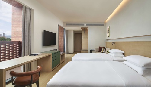 Habitación, varias camas, en esquina