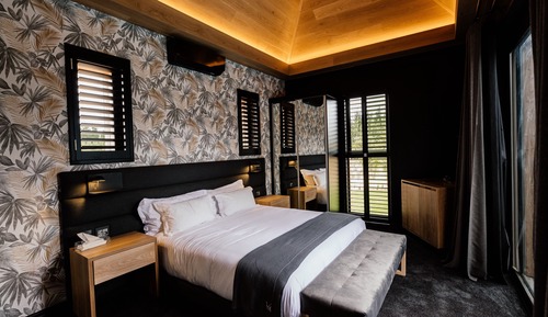 Villa Deluxe, varias habitaciones