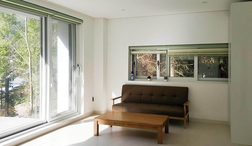 Room (Spruce Building Gold Flower Painting )