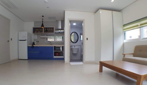 Room (Spruce Tree Narcissus)