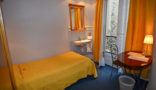 Habitación individual con lavabo (ducha compartida con cargo, WC compartido)