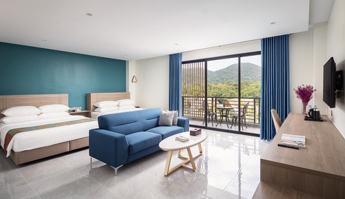 Deluxe Family with Pool & Mountain View